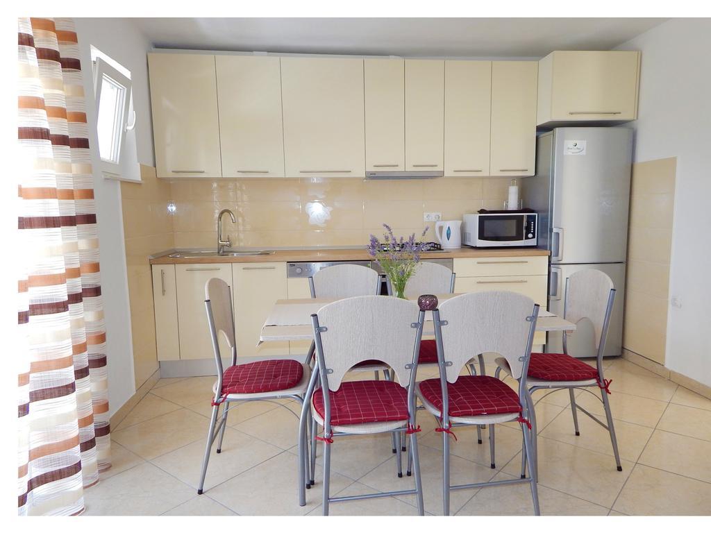 Apartments Nedjeljka Ražanj الغرفة الصورة